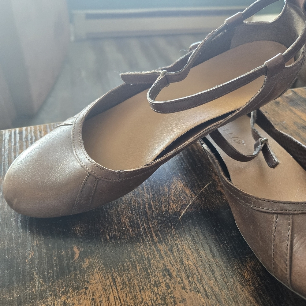 Merrel Dark‎ Earth Womens 6.5 Strp Flats Comfort